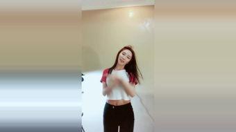 美脚妻裤丝袜小说,一场别开生面的情感纠葛