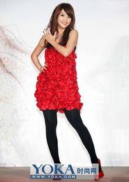 穿小礼服要穿丝袜吗,丝袜，提升优雅气质的秘密武器